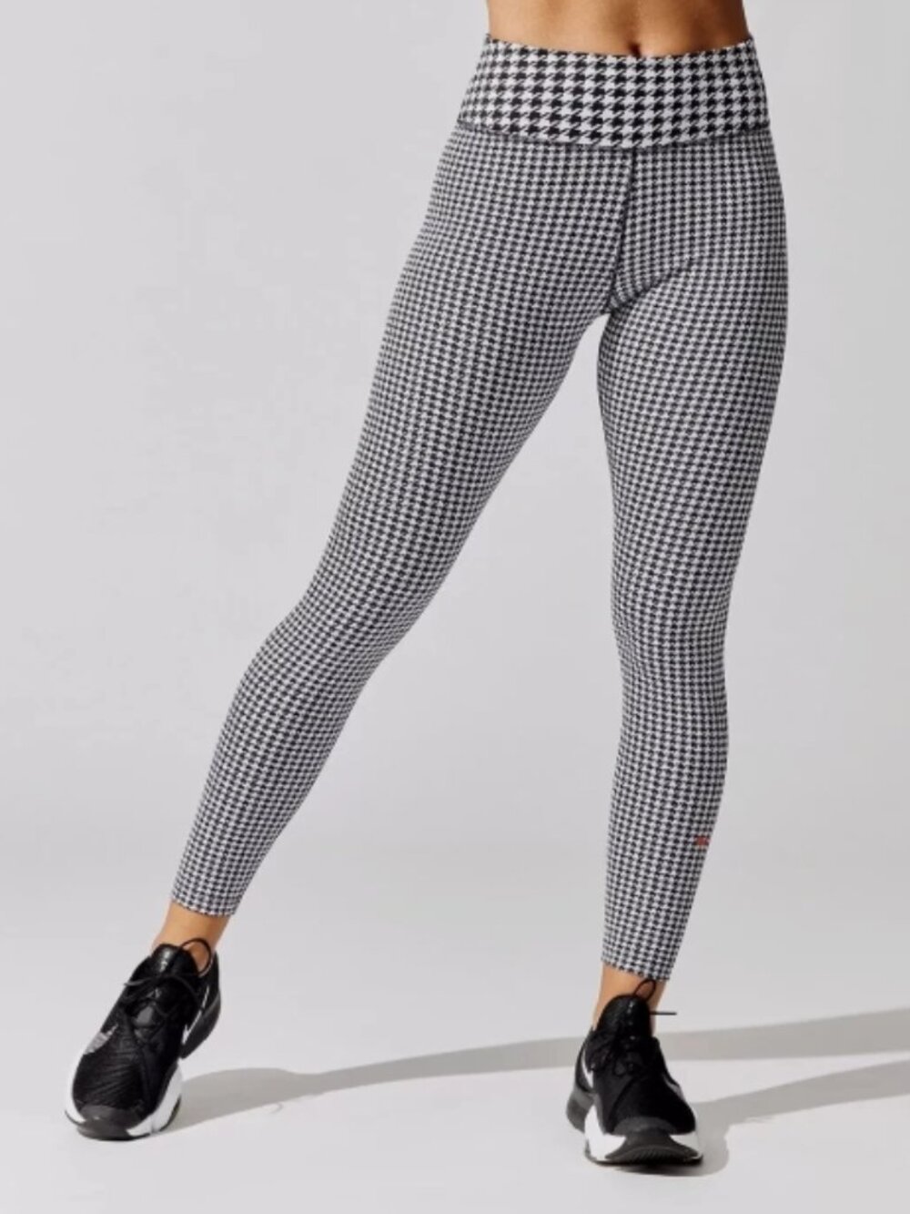 Nike Women's Dri-Fit One Icon Clash Mid-Rise 7/8 Leggings (Black/White) Size S